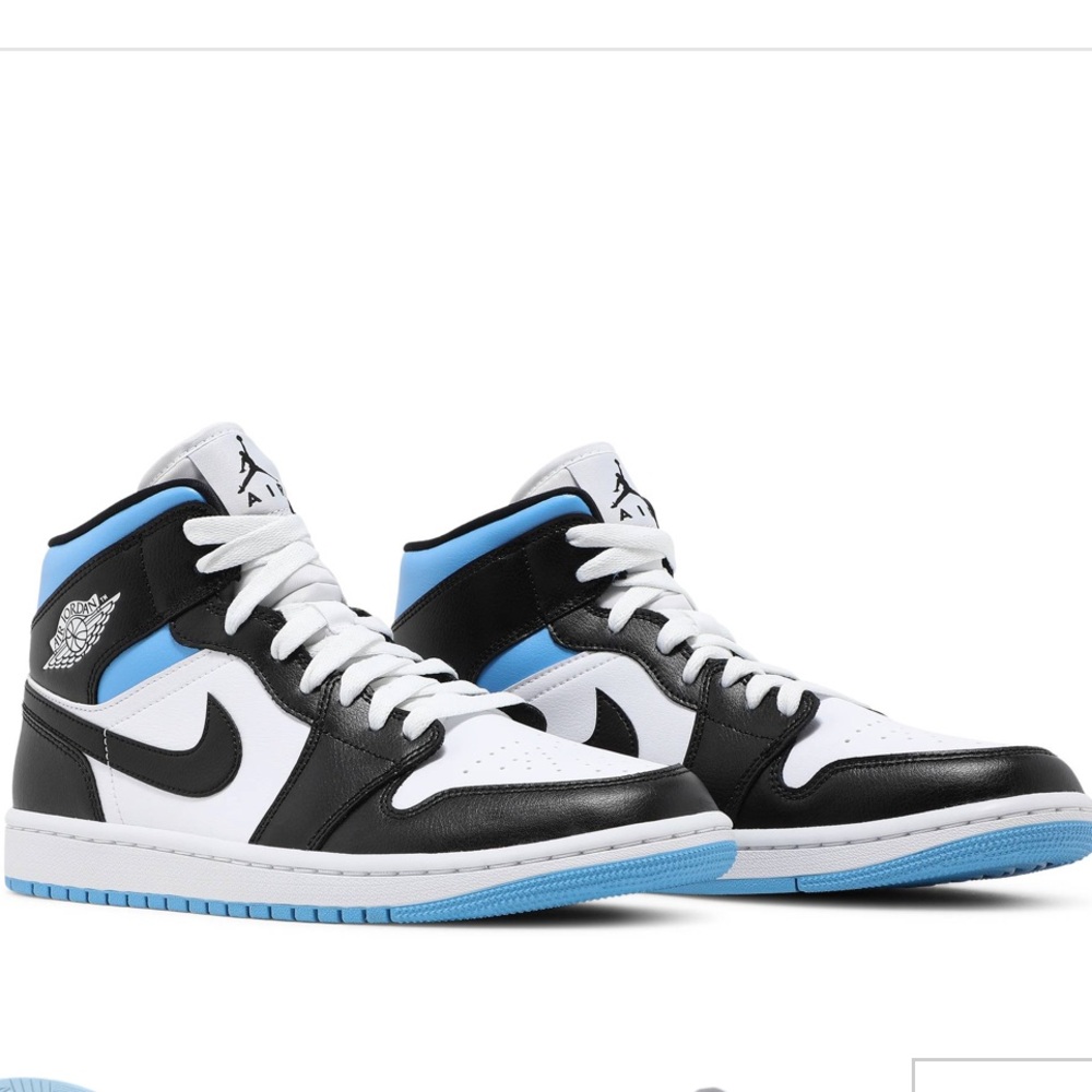 Air Jordan 1 Mid ‘University Blue’
